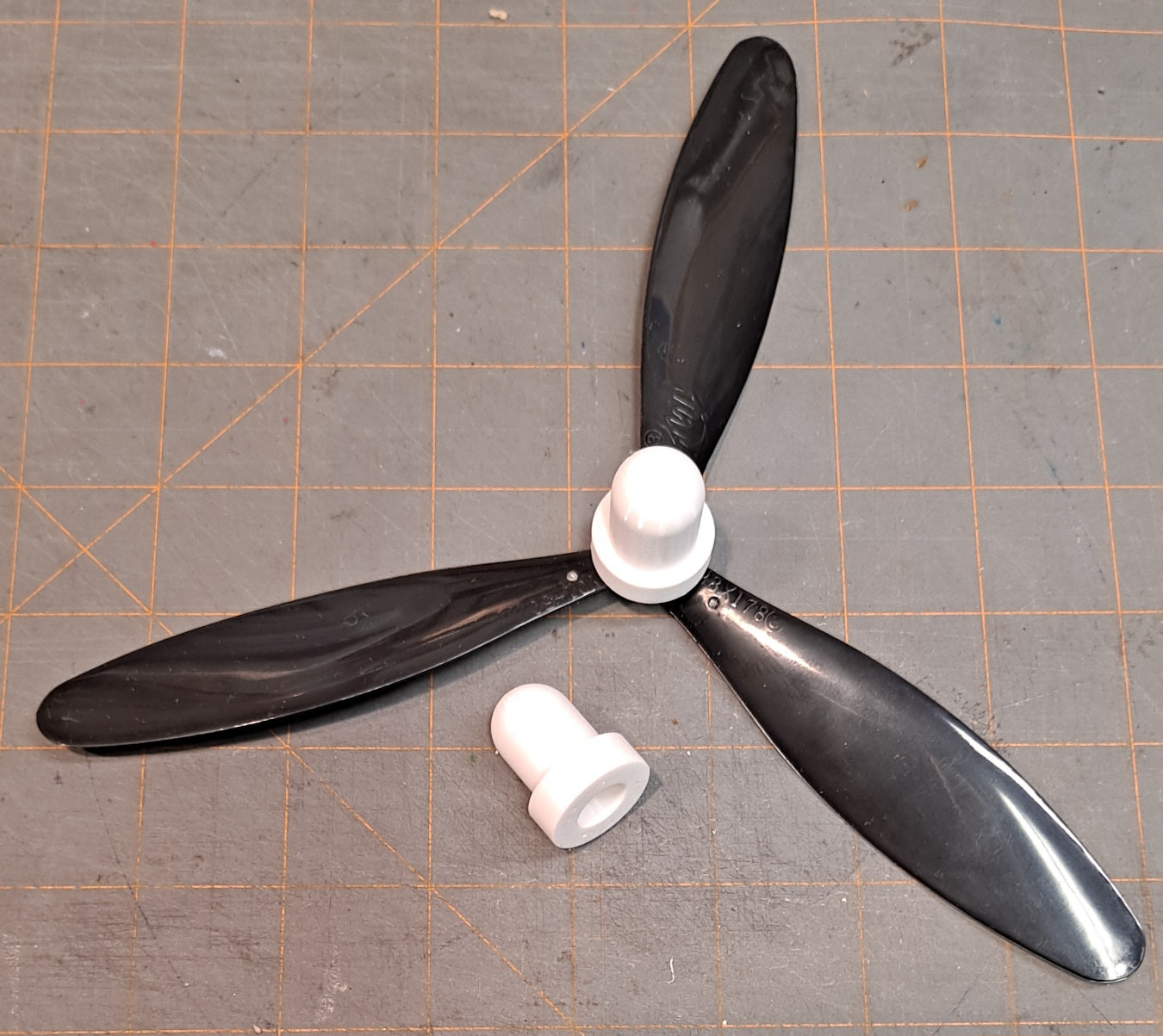 3D-printed ACORN PROPELLER HUBS for nuts